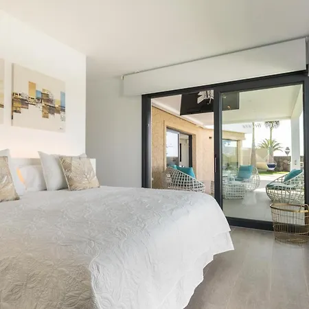 Villa Sea Breeze Lapa And Claca