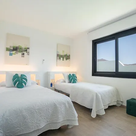 Sea Breeze Lapa And Claca Villa